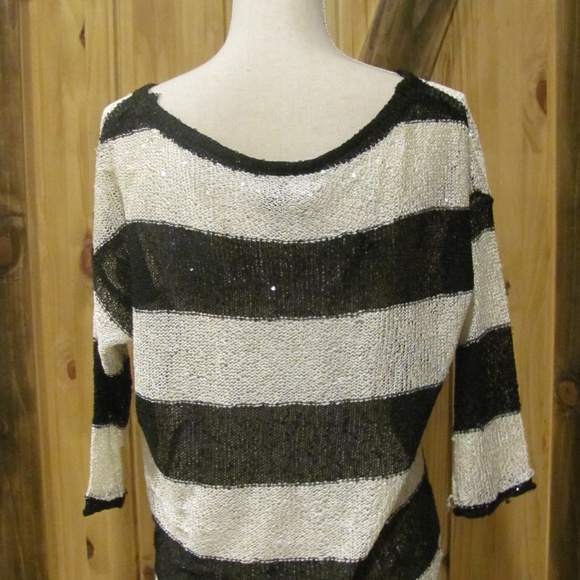 BKE Sweater - Picture 2 of 2